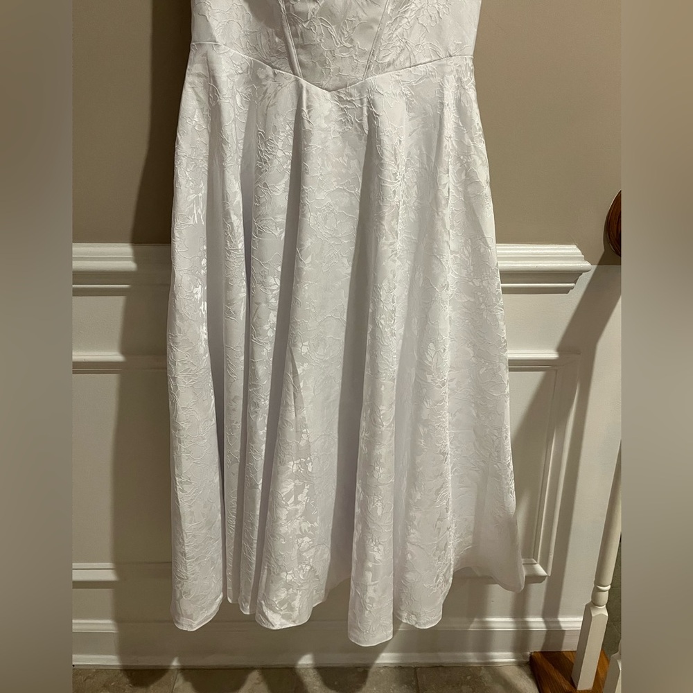 Pretty White Dress - Picture 8 of 9